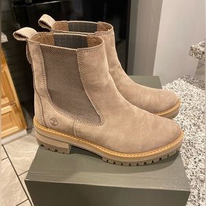 Timberland Women's Courmayeur Valley Chelsea Boot